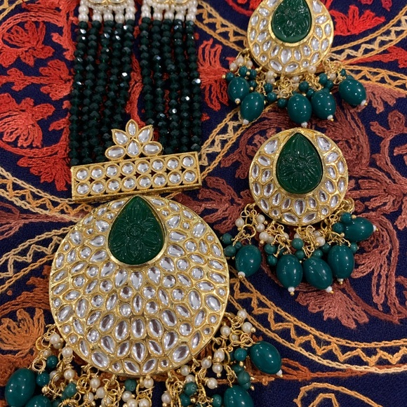 Indian necklace with earrings set - Picture 3 of 4